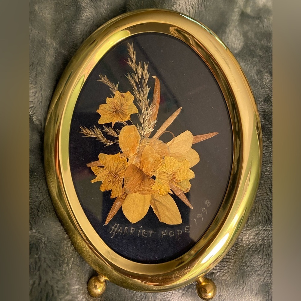 Harriet Hope 1998 Native handcrafted Alaskan pressed flowers in frame #16 - Picture 2 of 7